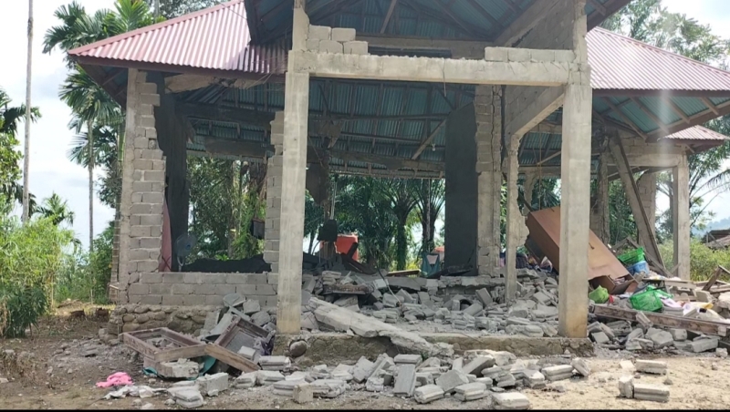 Sejumlah-bangunan-di-Pasaman-Barat-runtuh-2.jpg