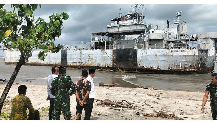 Sejumlah-kepala-OPD-dan-TNI-AL-melihat-langsung-kondisi-ka.jpg