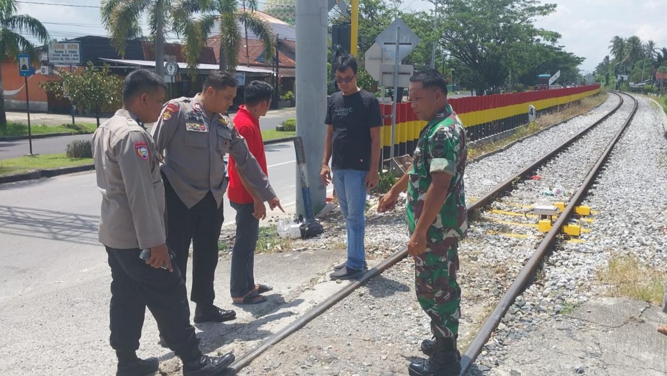 Seorang-Pemuda-Meninggal-Dunia-Akibat-Tertabrak-Kereta-Api-di-Kota-Padang.jpg