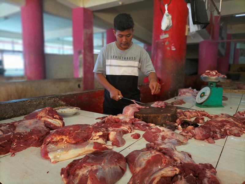 'Agak Sandek' Omzet Pedagang Daging di Pasar Raya Padang Turun saat PMK Merebak