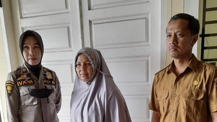 Seorang-wanita-asal-Sumatera-Utara-terlantar-di-Kota-Padang.jpg