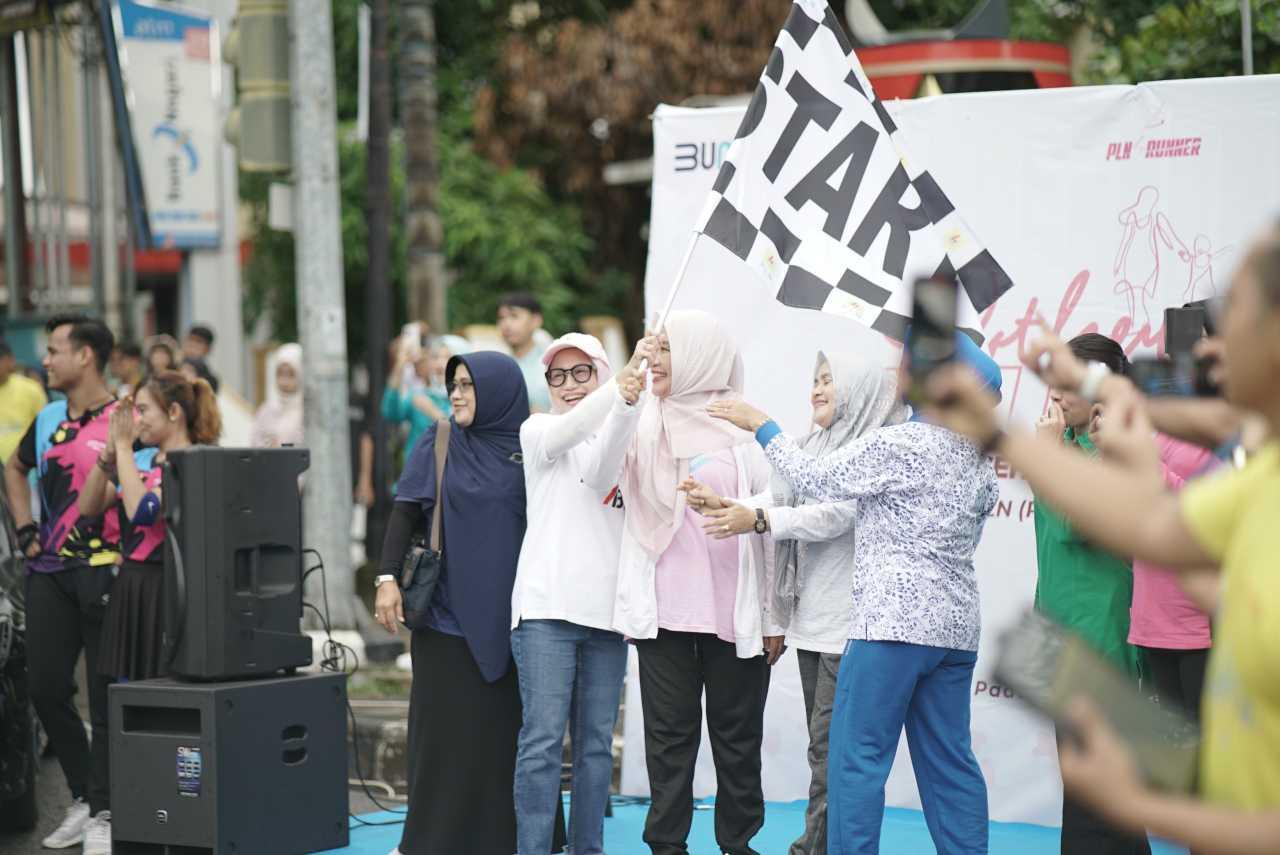 Seru dan Sehat! Sri Puspita Dewi Ikut Meriahkan Fun Run PT PLN Sumbar dalam Peringatan Hari Ibu