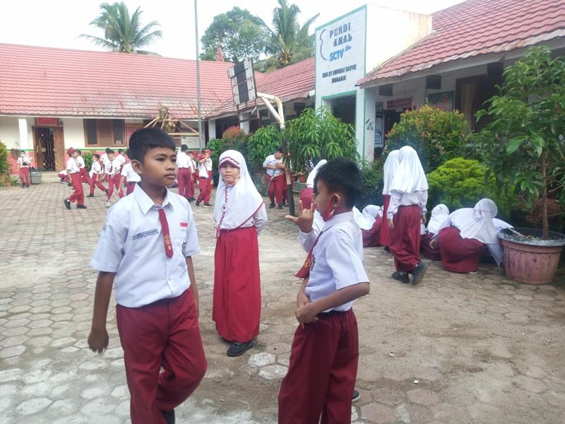 Siswa-SD-27-Sungai-Sapih-gelar-belajar-tatap-muka-seratus-persen-di-sekolah-Senin-952022.jpg
