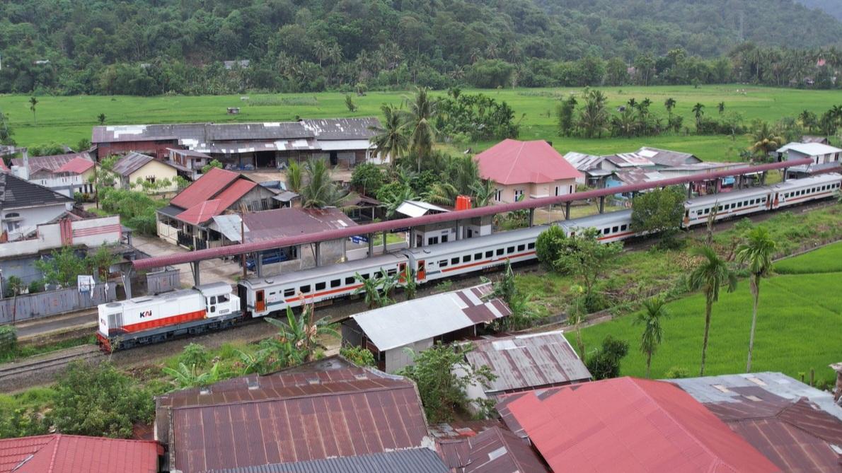 Stasiun-Kampung-Jua-di-Jalan-Parak-Karambia-Kampung-Jua-Nan-XX.jpg