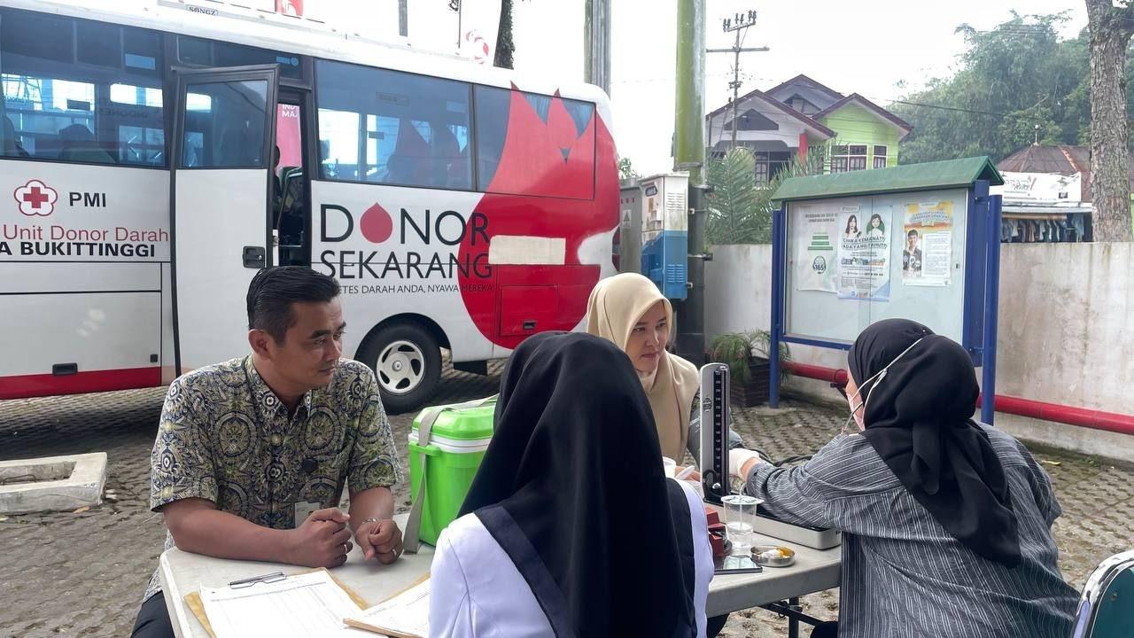Suasana-saat-pelaksanaan-donor-darah-di-kawasan-kantor-BPJS-Cabang-Bukittinggi.jpg