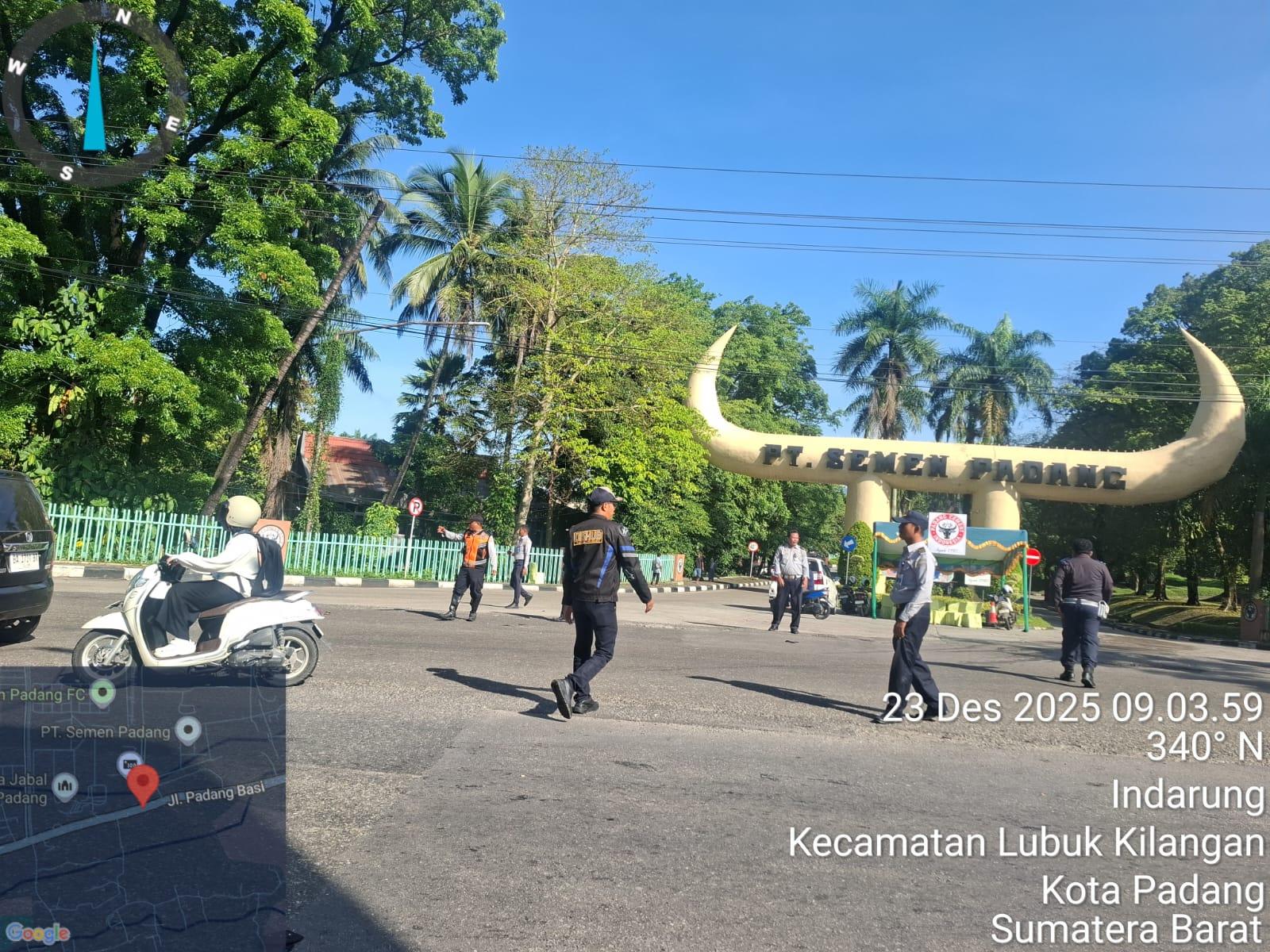 TITIK-KEMACETAN-JALAN-Personel-DidSitinjau-Lauik-Selasdk-terlalud.jpg