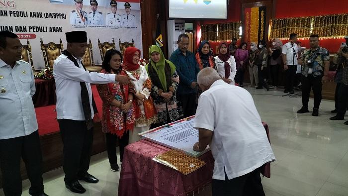 Tiba-di-Pariaman-Menteri-P3A-Resmikan-Desa-Ramah-Perempuan-dan-Peduli-Anak-Wadah-untuk-Bersuara.jpg