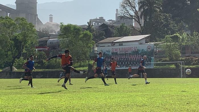 Tim-Semen-Padang-FC-kembali-menggelar-latihan.jpg