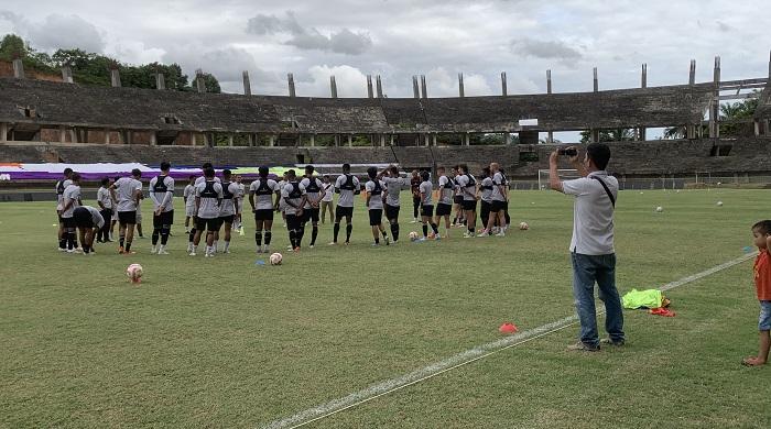 Tim-Semen-Padang-FC-saat-mengikuti-sesi-latihan-di-Stadion-Utama-Sumbar-Senin-1692024.jpg