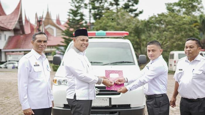 Tingkatkan-Pelayanan-Kesehatan-Pemkab-Solok-Bagi-bagi-Ambulans-Baru-ke-Sejumlah-Puskesmas.jpg
