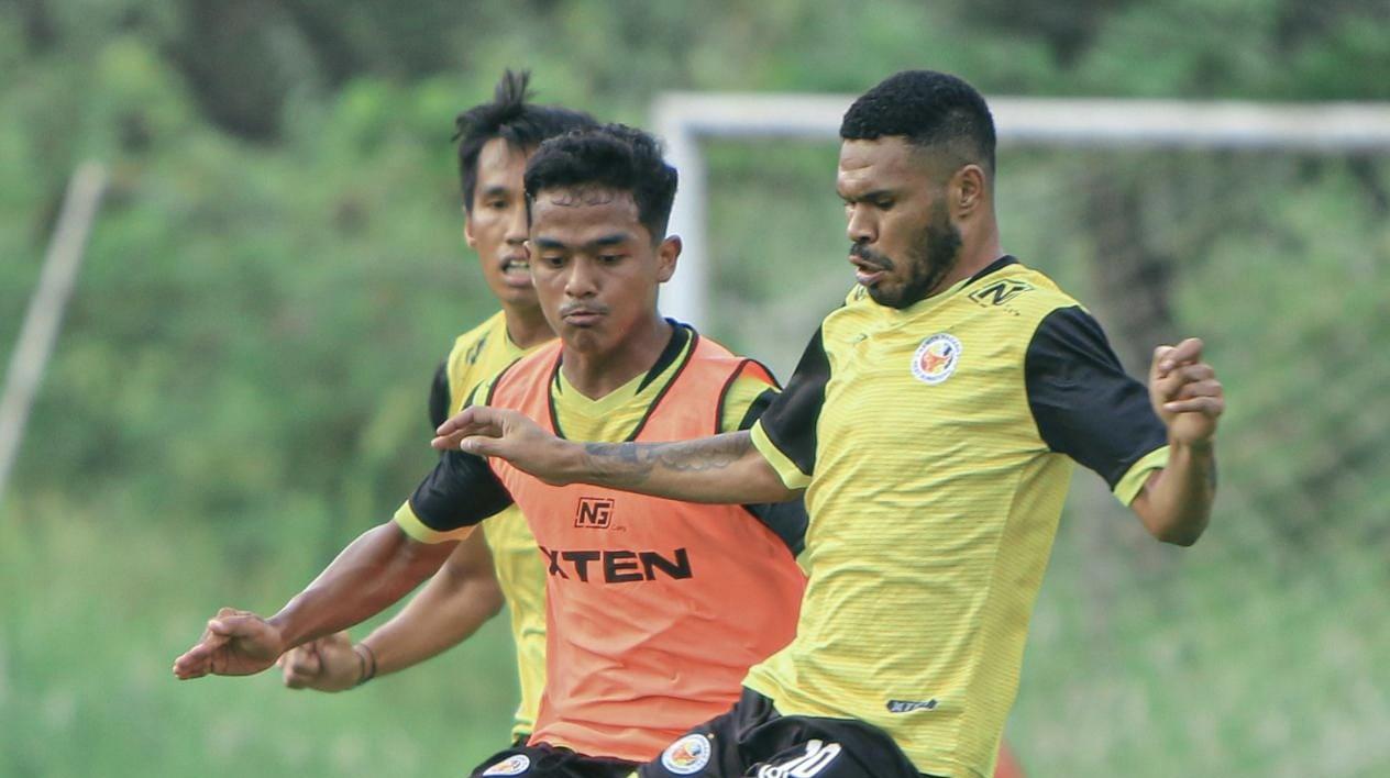 Vendry-Mofu-pada-saat-mengikuti-sesi-latihan-Semen-Padang-FC.jpg