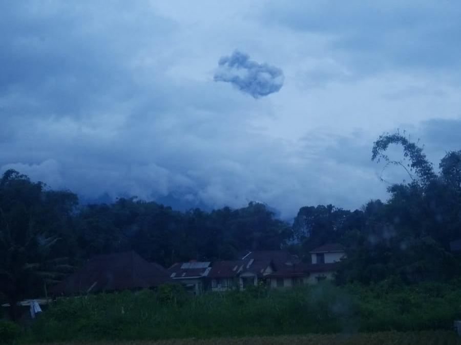 Gunung Marapi Sumbar Erupsi Siang Ini, Tinggi Abu Vulkanik Tak Teramati karena Tertutup Kabut