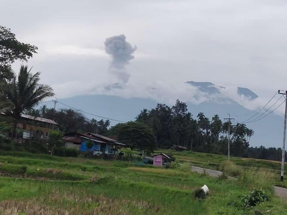 Visualisasi-Gunung-Marapi-saat-terjadi-erupsi-Sabtu-132025-siang.jpg