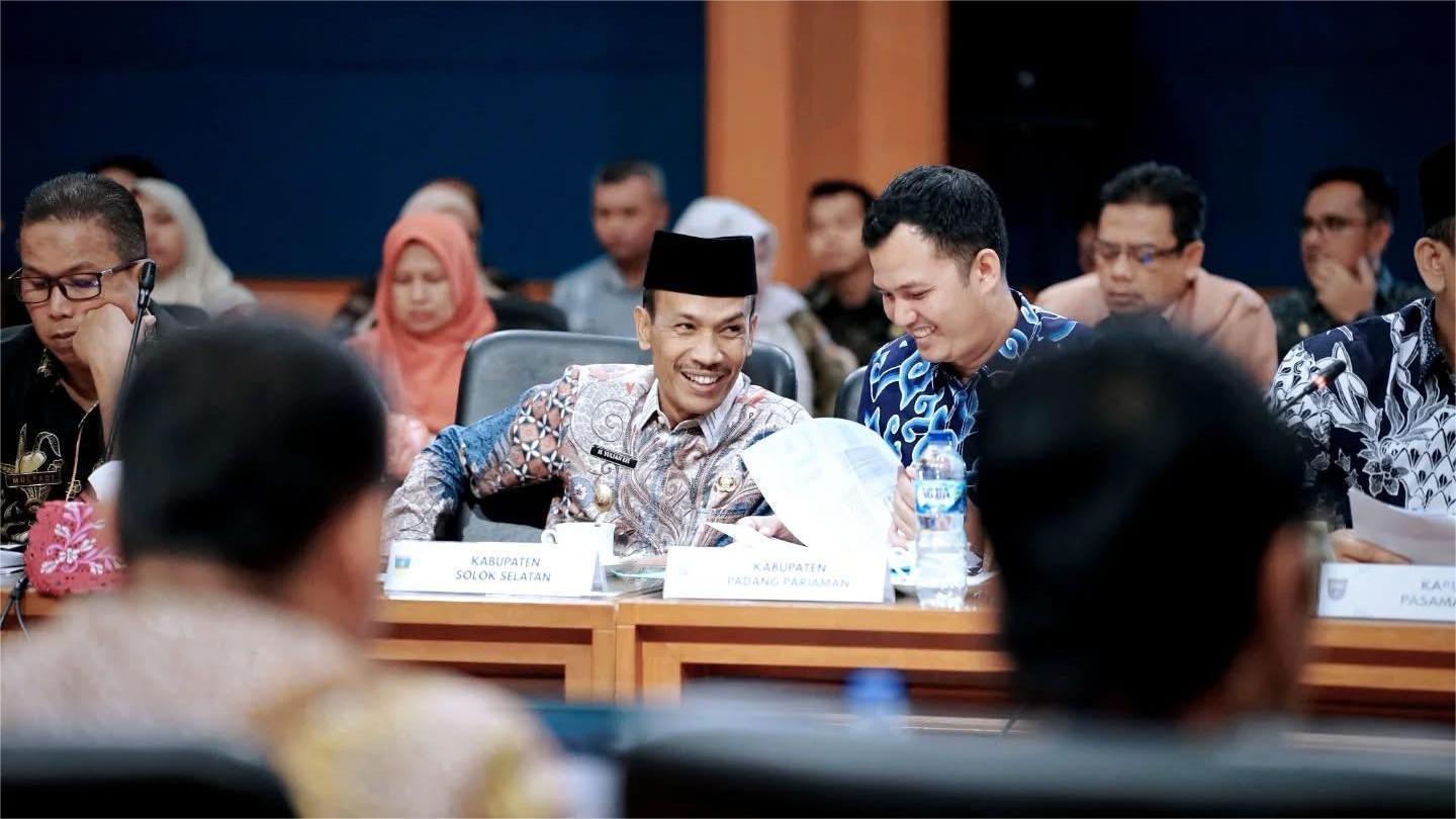 Wakil-Bupati-Solok-Selatan-Yulian-Efi-2312026.jpg