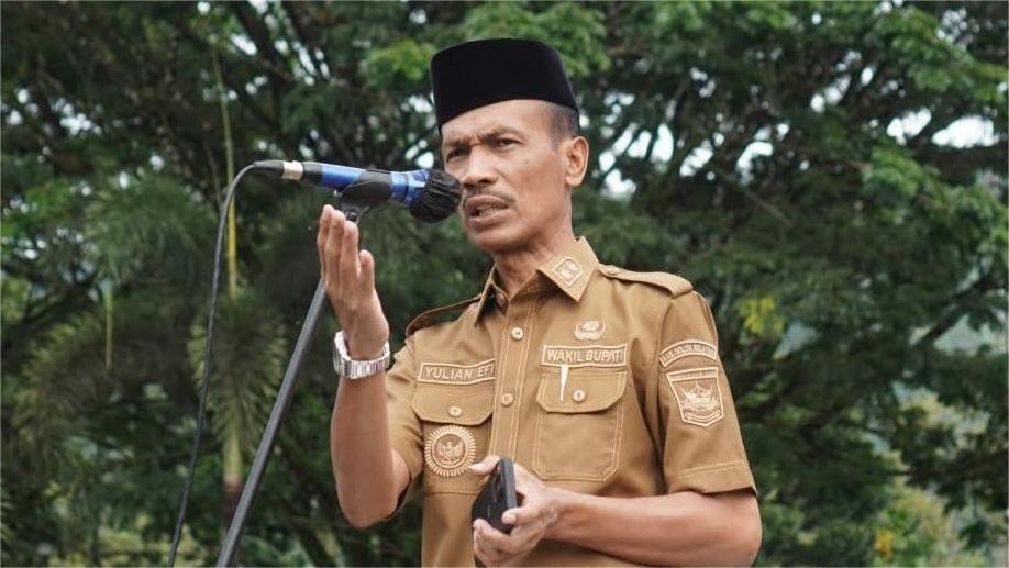 Wakil-Bupati-Solok-Selatan-Yulian-Efi-3112025.jpg