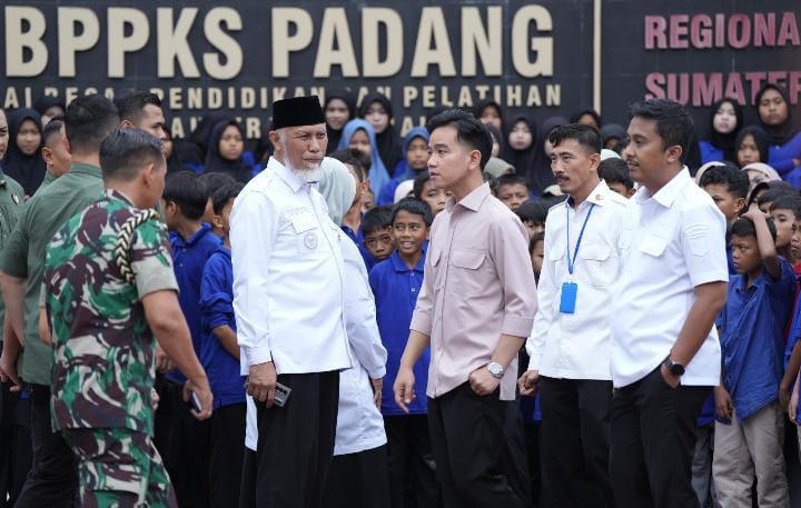 Wakil-Presiden-Republik-Indonesia-ninjau-langsrtam.jpg
