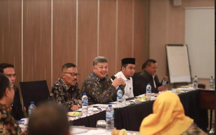 Wako-Solok-Zul-Elfian-Umar-memimpin-rapat-koordinasi.jpg