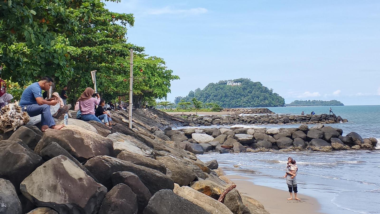 Wisata-pantai-padang-352026.jpg