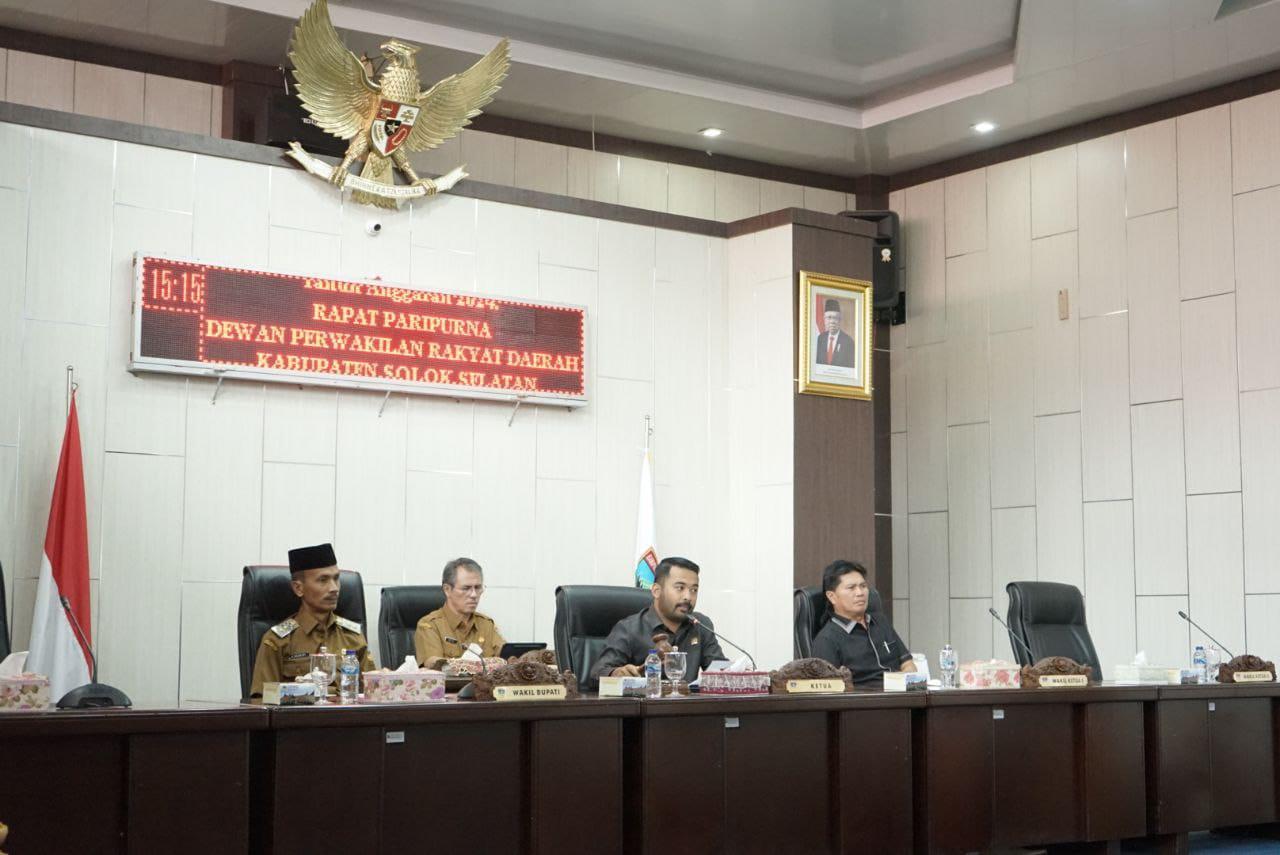 Yulian-Efi-dan-Ketua-DPRD-Solsel.jpg
