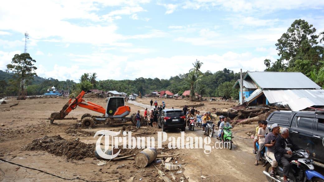 akses-jalan-pasca-banjir-bandang-di-salareh-aia-agam-3122025.jpg