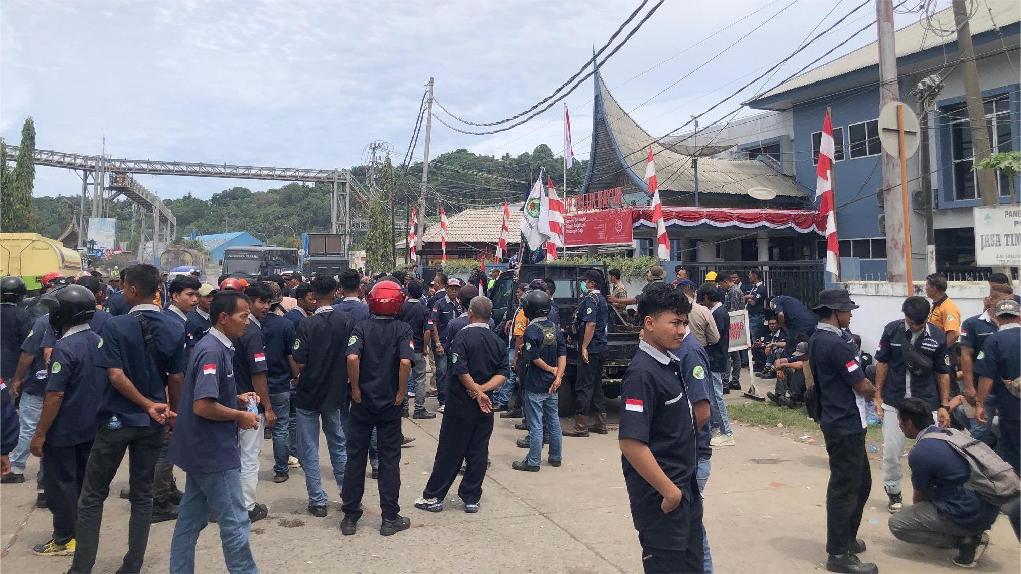 aksi-demo-angota-Kopermar-Teluk-Bayur-292025.jpg