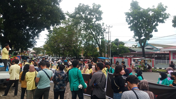 Demo di DPRD Sumbar, Minta Presiden, DPR dan MK Tanggung Jawab soal Pemecatan 57 Pegawai KPK