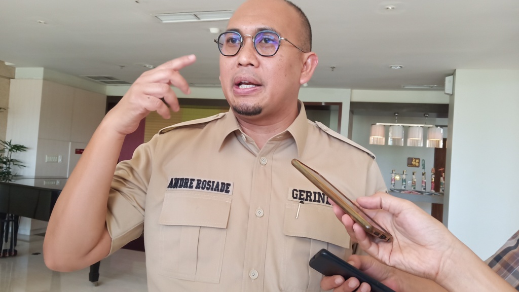 Update Solar Langka di Sumbar, Andre Rosiade dan Dirut PT Pertamina & Tim Tinjau ke Lapangan