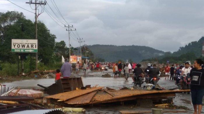 banjir-bandang-yang-melanda-sentani-jayapura-papua-terus-meningkat.jpg