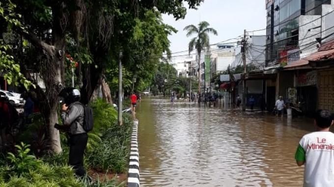 banjir-di-depan-pn-jakarta-pusat.jpg
