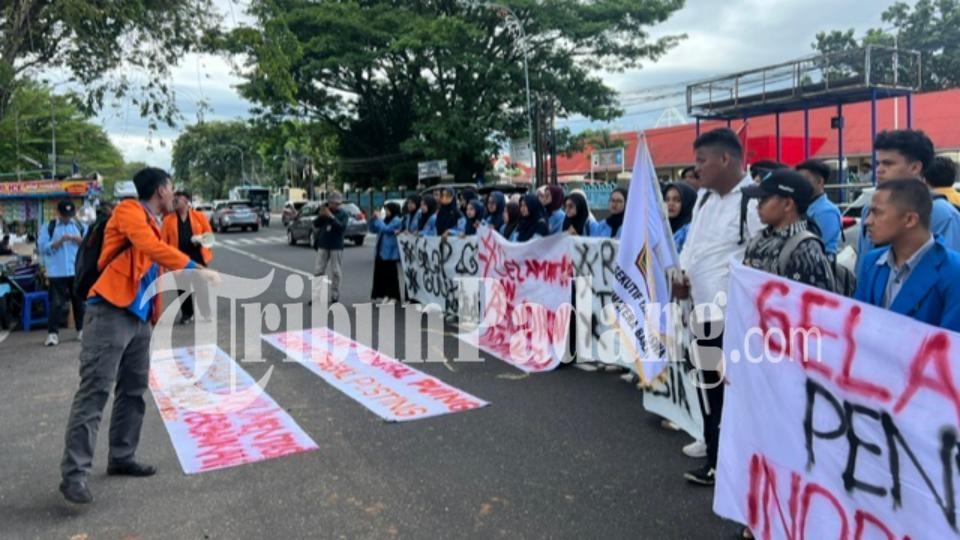 Gedor Kantor Gubernur Sumbar, BEM SI Bawa 4 Tuntutan dan Soroti Kinerja 2 Periode Mahyeldi