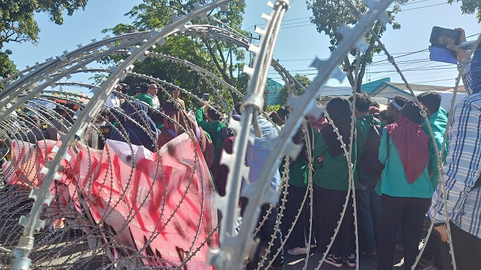 Supardi Bersama Pimpinan Dewan Sambut Kedatangan Mahasiswa ke Gedung DPRD Sumbar