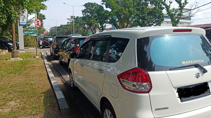 Sopir Keluhkan Kurangnya Tempat untuk Parkiran Lalu Pilih Parkir di Badan Jalan