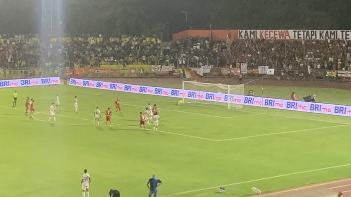 Penalti Bruno Gomes Bawa Semen Padang FC Unggul Atas Persib Bandung di Babak Pertama