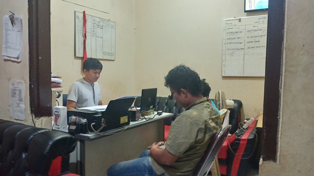 dua-jambret-saat-diperiksa-di-mapolresta-padang-jumat-2452019.jpg