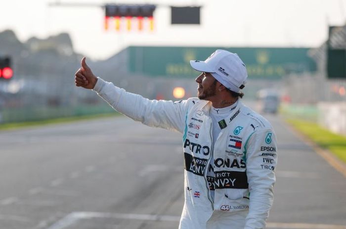 eskpresi-pembalap-tim-mercedes-f1-lewis-hamilton.jpg