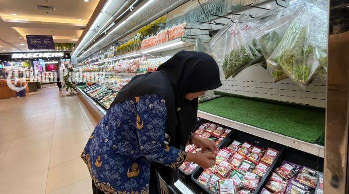 BBPOM Padang Sidak! Temukan Produk Kadaluwarsa Mejeng di Rak Toko Jelang Nataru