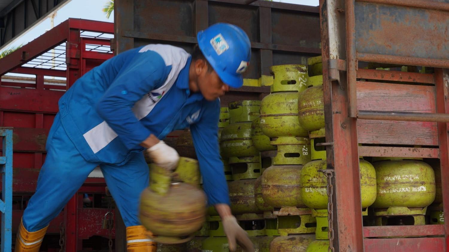 gas-elpiji-langka-di-kuranji-padang-1162026.jpg