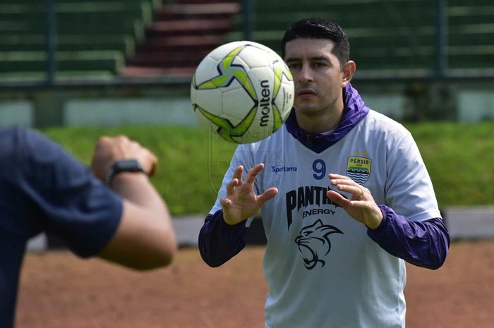 Pemain Naturalisasi Persib Bandung Esteban Vizcarra Kembali Mulai Latihan