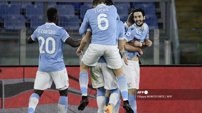 gelandang-spanyol-lazio-luis-alberto-kanan-merayakan-gol-kedua-lazio.jpg