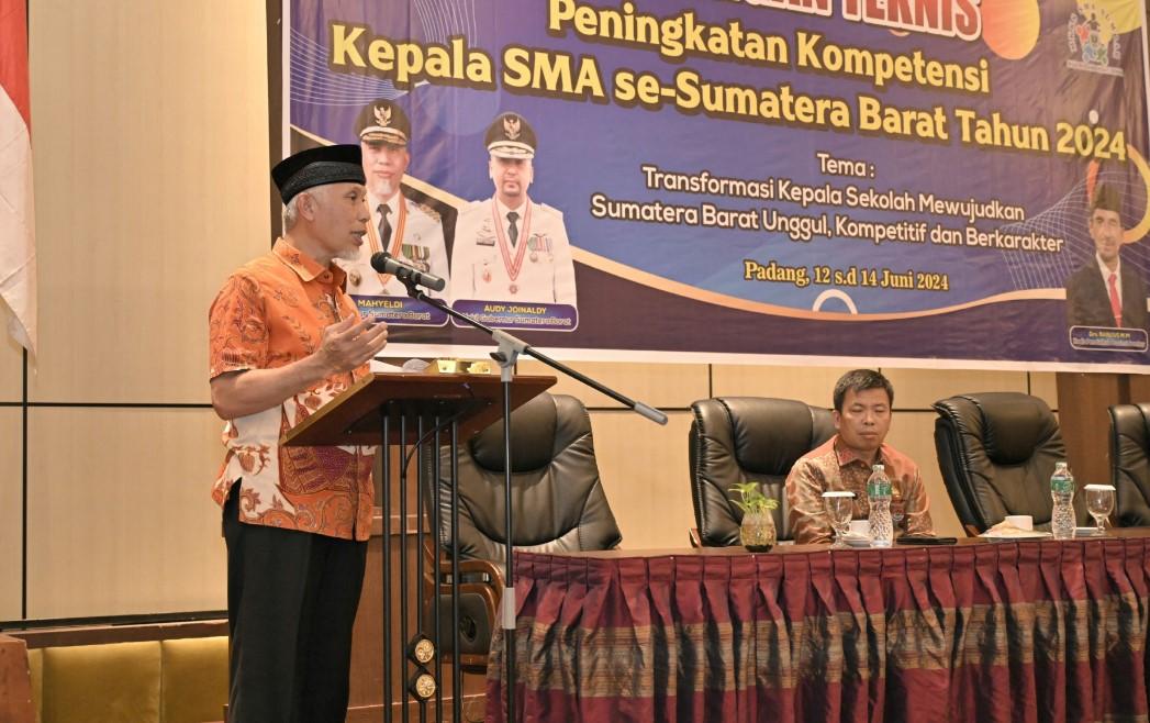 Gubernur Mahyeldi Ingatkan Pentingnya Peran Kepala Sekolah untuk Kemajuan Mutu Pendidikan