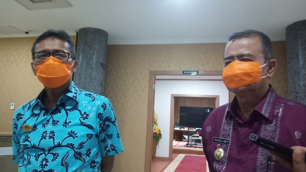gubernur-sumatera-barat-irwan-prayitno-didampingi-wakil-gubernur-nasrul-abit.jpg