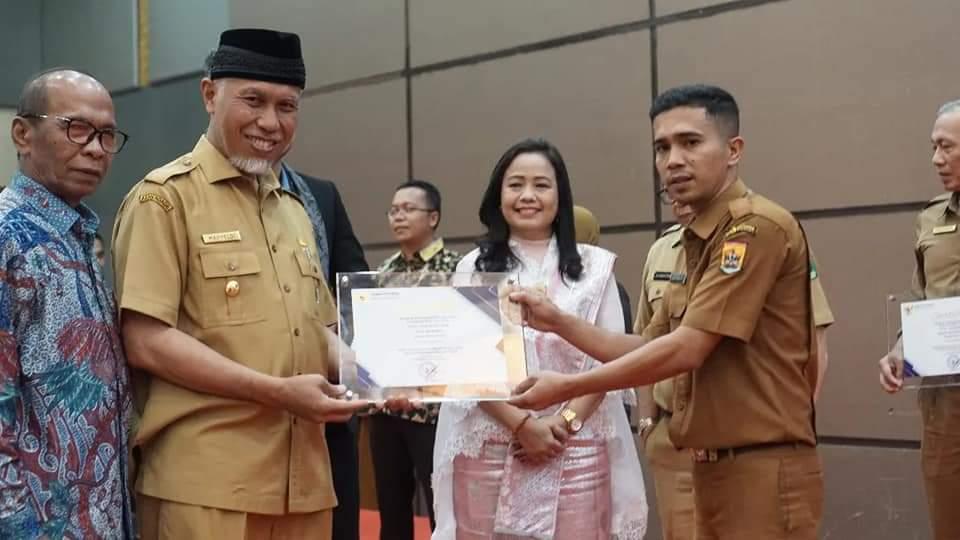 gubernur-sumbar-beri-penghargfaan-pariaman.jpg