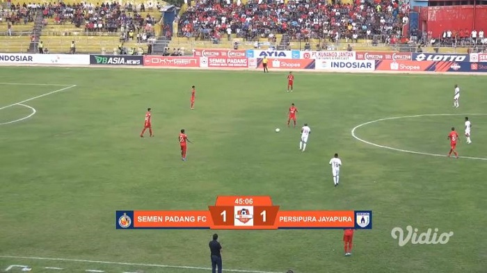 hasil-babak-pertama-semen-padang-vs-persipura-jayapura-skor-imbang-1-1-live-streaming-vidiocom.jpg