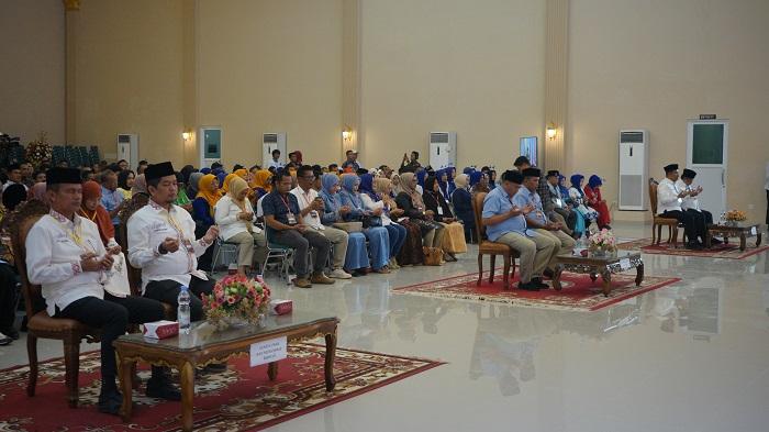 3 Paslon di Pilkada Kota Pariaman Kompak Kenakan Peci Hitam Saat Pengundian Nomor Urut