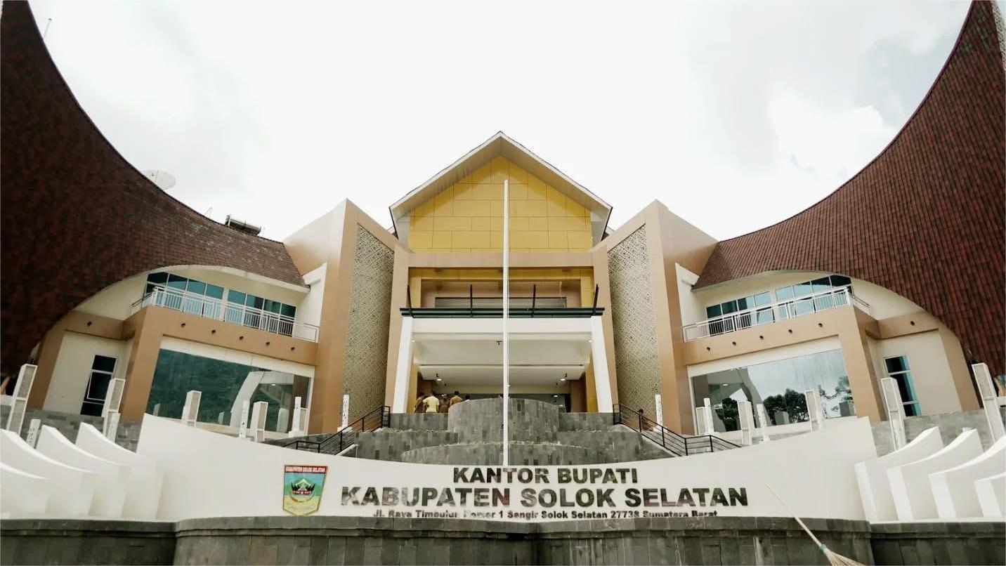 kantor-bupati-solok-selatan-912026.jpg