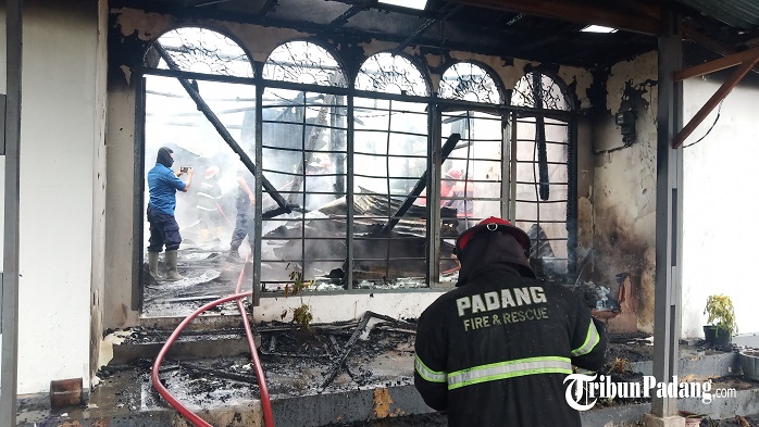 BREAKING NEWS: Satu Unit Rumah Terbakar di Seberang Padang