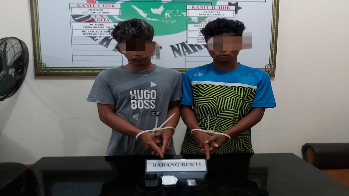 kedua-terduga-pelaku-penyalahgunaan-narkotika-jenis-sabu.jpg