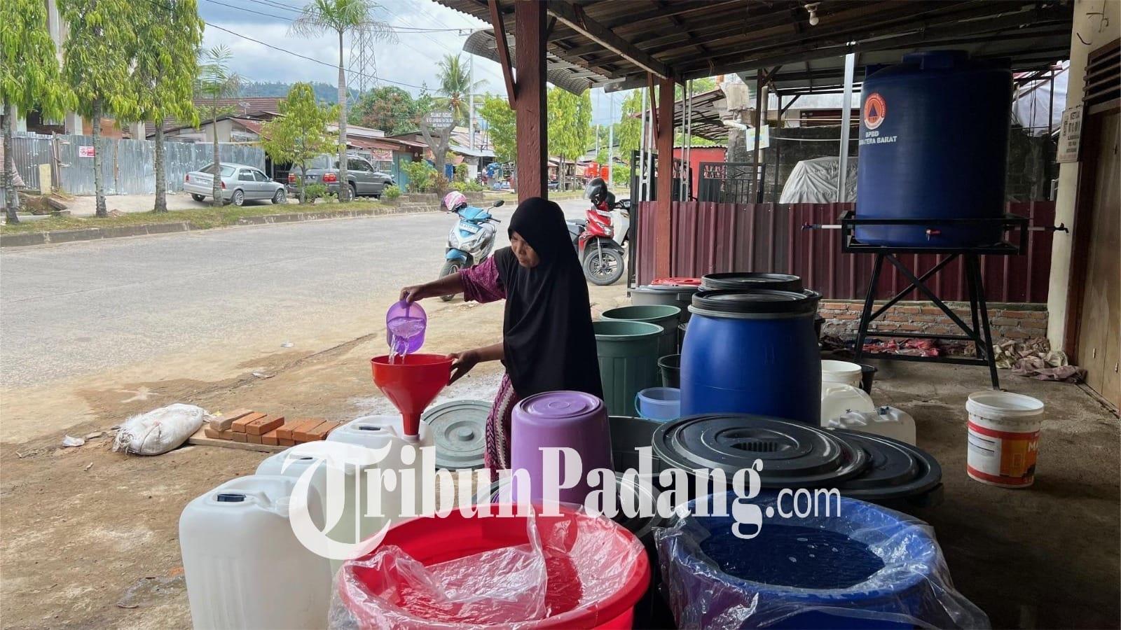 kekurangan-air-bersih-di-pauh-padang-1712026.jpg