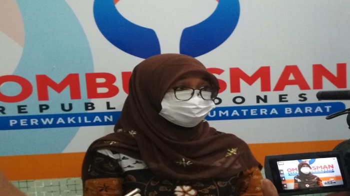 kepala-ombudsman-perwakilan-sumatera-barat-sumbar-yefri-haryani.jpg