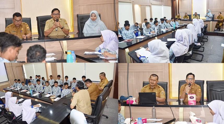 kominfo-pariaman-dan-siswa.jpg